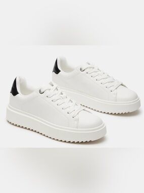 Steve Madden White Low-Top Sneakers with Black Heel Tab